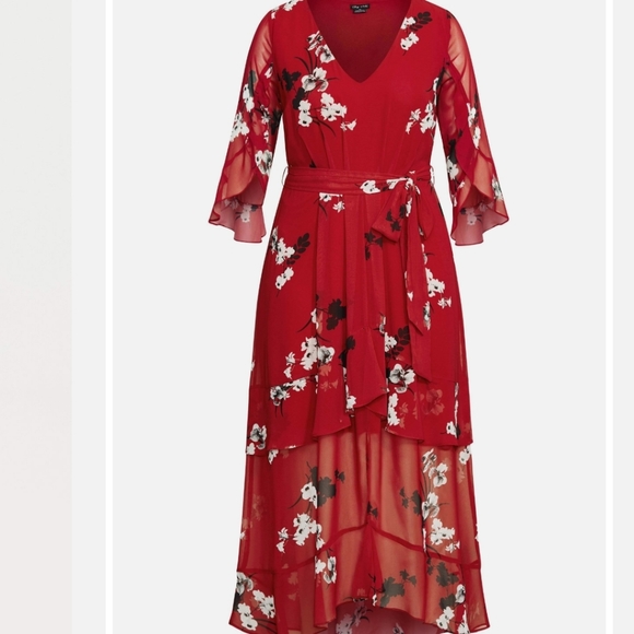 City chic beautiful maxi red dress. - Picture 2 of 6